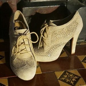 Gianni Bini lace up heels